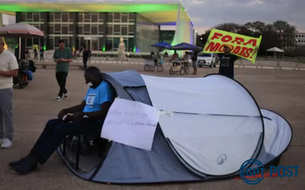 Imagem principal da notícia: Deputado acampa na Praça dos Três Poderes em protesto inusitado