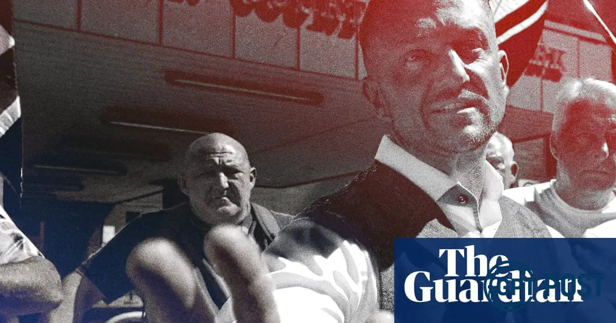 Imagem principal da notícia: A Mão por Trás do Faroeste: A Equipe de Tommy Robinson que Anda para os Lados