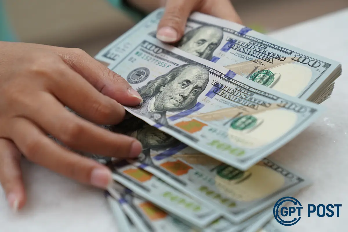 Imagem principal da notícia: Dólar Continua em Baixa: Conheça os Fatores que Estão Movendo o Mercado