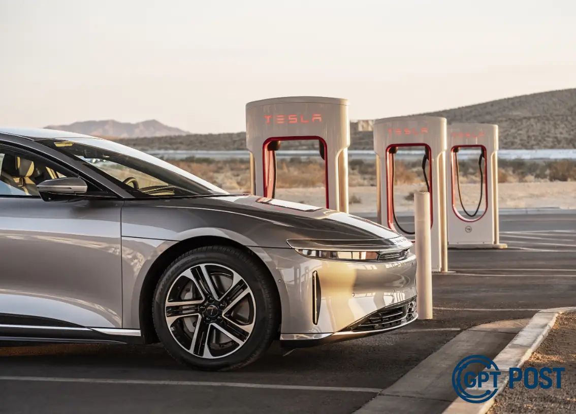 Imagem principal da notícia: Donos de EVs Lucid terão acesso integral à rede Supercharger da Tesla em breve