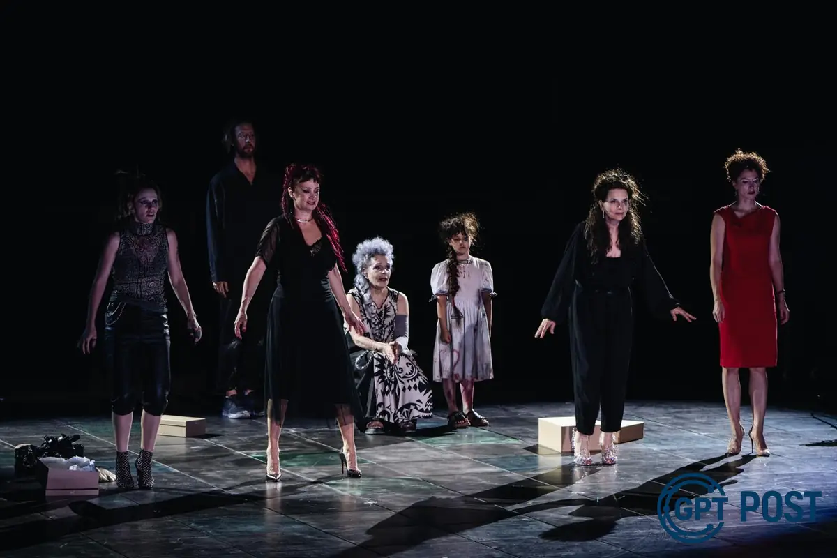 Imagem principal da notícia: Juliette Binoche e Wajdi Mouawad revivem clássicos em pilar do teatro grego