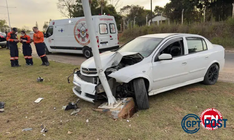 Imagem da notícia recomendada: Motorista colide em poste e deixa passageira ferida em Indaiatuba