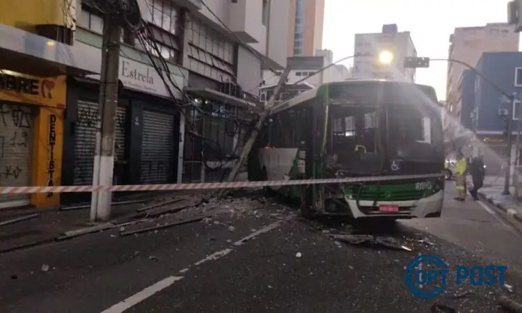 Imagem de Batida entre carro e ônibus deixa feridos e interdita trânsito em Campinas