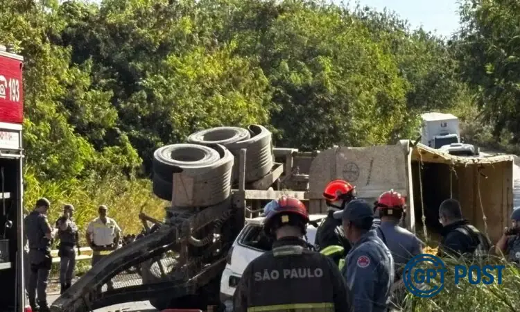 Imagem principal da notícia: Tragédia na Estrada da Ceasa: Mulher Morre após Caminhão Tombar