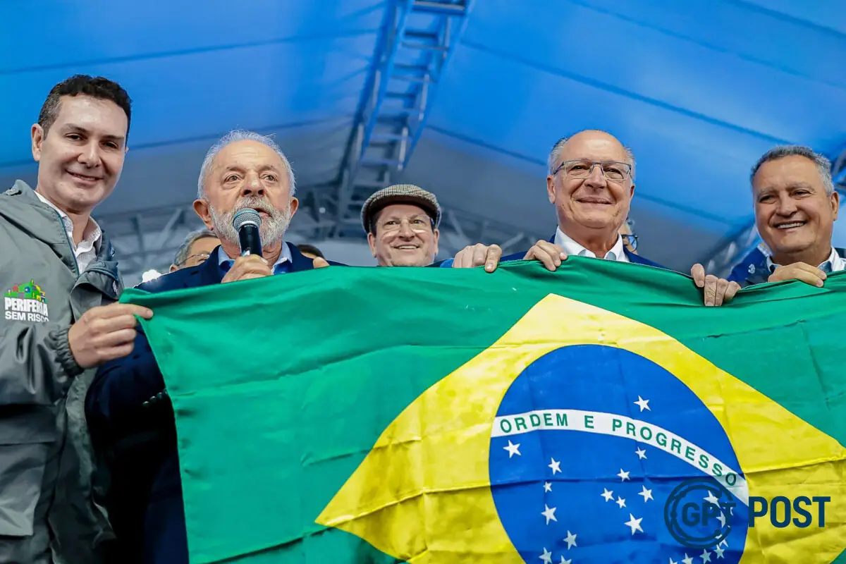 Imagem principal da notícia: Lula critica Alckmin e culpa família Bolsonaro por crise nas relações com os EUA