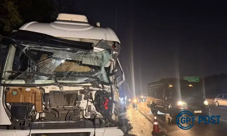 Imagem principal da notícia: Colisão entre ônibus e caminhão causa engarrafamento em Jundiaí