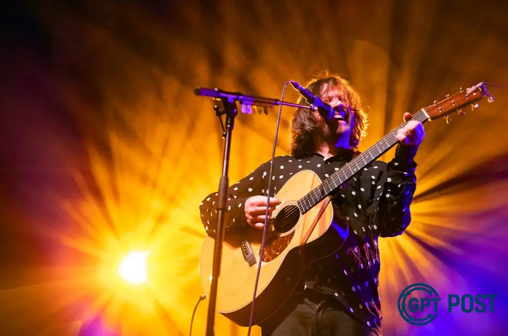 Imagem principal da notícia: Conor Oberst: O líder da Bright Eyes que virou estrela de um concurso de imitação