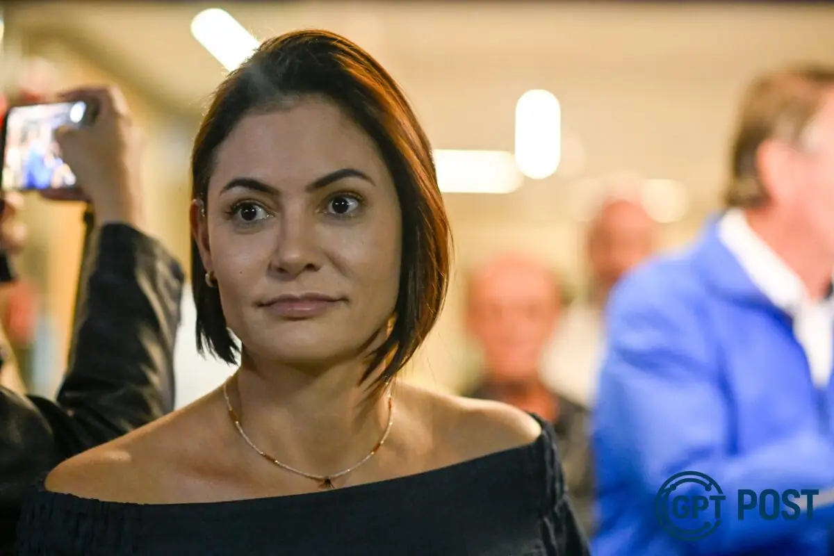 Imagem da notícia recomendada: Michelle Bolsonaro Posta Versículo Bíblico Após Prisão Domiciliar de Bolsonaro