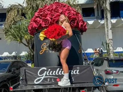 Imagem principal da notícia: Felipe Amorim presenteia Virginia Fonseca com caminhão de flores em homenagem à divulgação de sua música