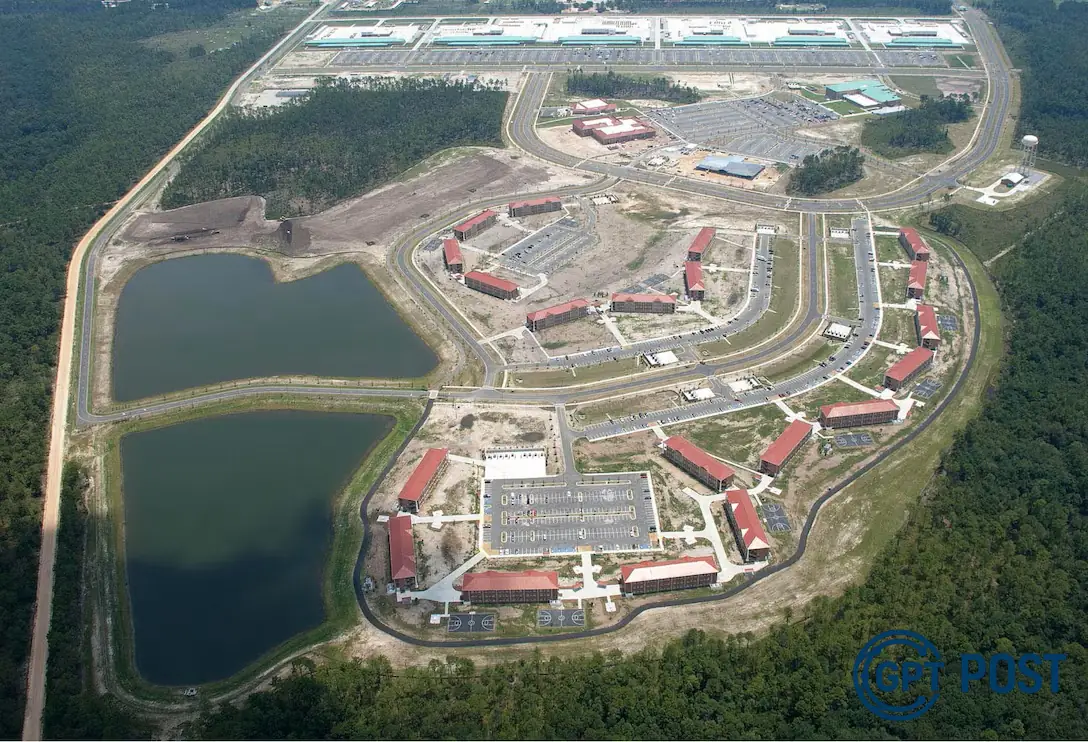 Imagem da notícia recomendada: Tiroteio em base militar dos EUA deixa feridos e引发 lockwon