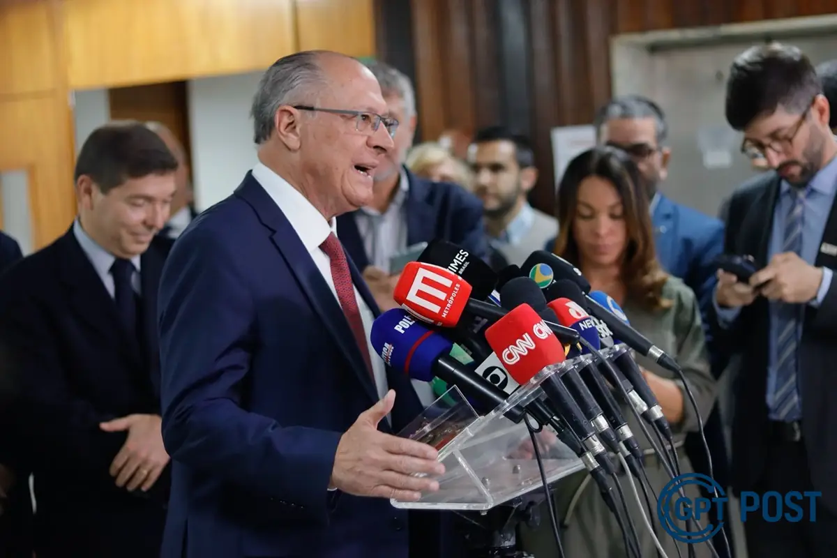 Imagem principal da notícia: Brasil se movimenta para evitar tarifas dos EUA: 'Empenho é para buscar resolver problema', diz Alckmin