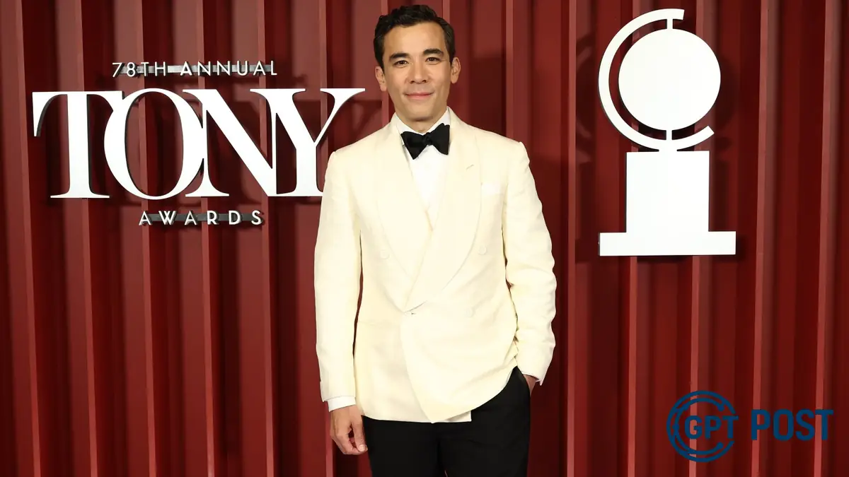 Imagem principal da notícia: Conrad Ricamora lança fundo de bolsas para atores asiático-americanos: uma luta contra décadas de exclusão