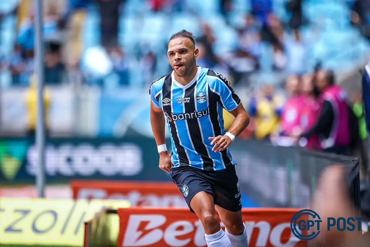 Imagem principal da notícia: Martin Braithwaite renova contrato com o Grêmio: uma jornada cultural e esportiva no Brasil