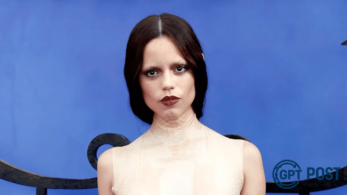 Imagem de Jenna Ortega Reflete Sobre o Impacto Isolante das Redes Sociais na Busca por Comunidade