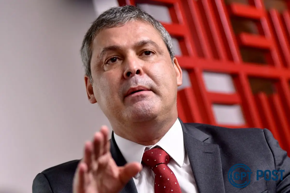 Imagem da notícia recomendada: Lindbergh Farias denuncia obstrução parlamentar como 'golpe continuado'