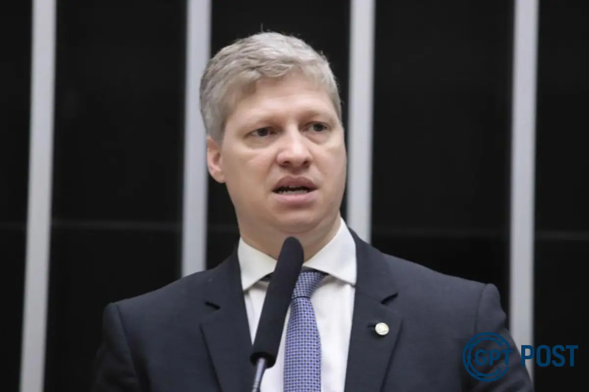 Imagem da notícia recomendada: Marcel van Hattem chama PT de hipócrita por pedido de suspensão após obstrução na Câmara