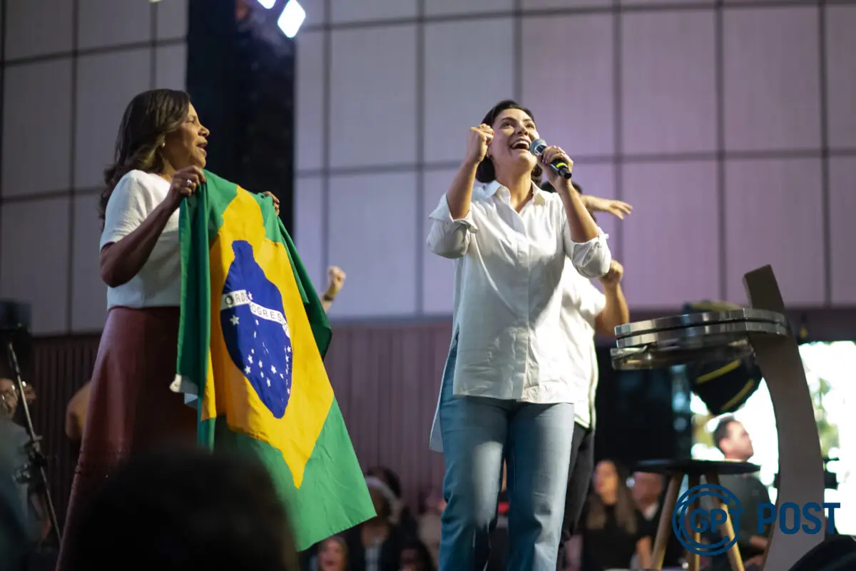 Imagem principal da notícia: Michelle Bolsonaro e os Atos em SP: Uma Estratégia Político-Religiosa?