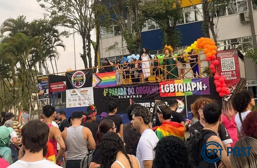 Imagem da notícia recomendada: Pride de Blumenau celebra memória e resistência dos LGBTI+: Um evento que une gerações