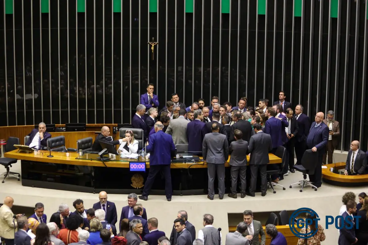 Imagem da notícia recomendada: Tensão na Câmara: Motta marca sessão e ameaça suspender mandatos