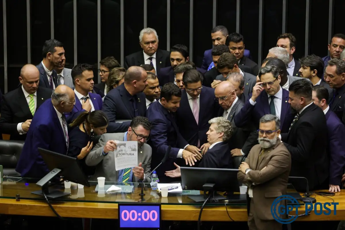 Imagem da notícia recomendada: Ocupação da Câmara: Partidos pedem suspensão de cinco deputados bolsonaristas