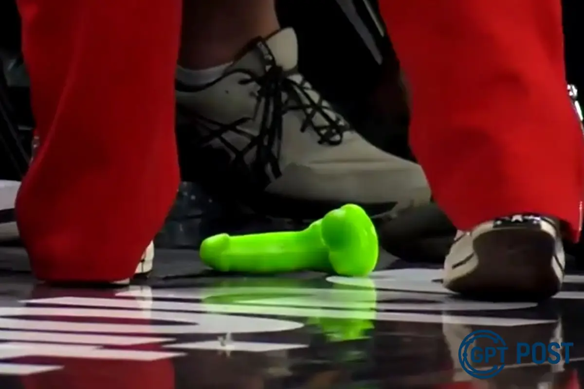 Imagem principal da notícia: Torcedor lança pênis de borracha em quadra da WNBA: o estranho incidente que parou o jogo