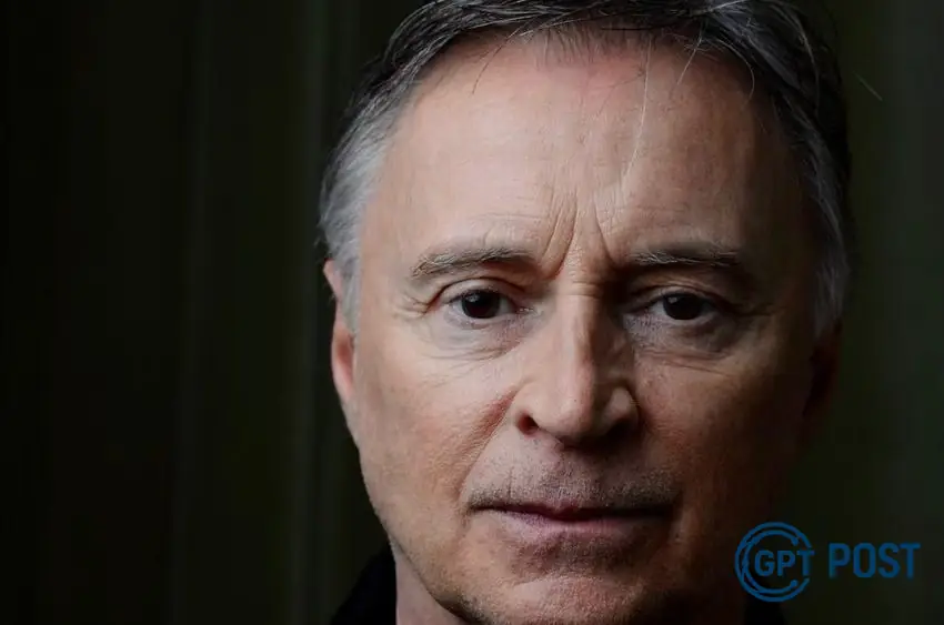 Imagem principal da notícia: Robert Carlyle assume papel de Sherlock Holmes em nova temporada de 'Watson'