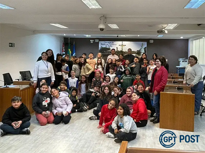 Imagem principal da notícia: Câmara de Salto recebe visita de alunos do Cemus IV: uma lição de cidadania