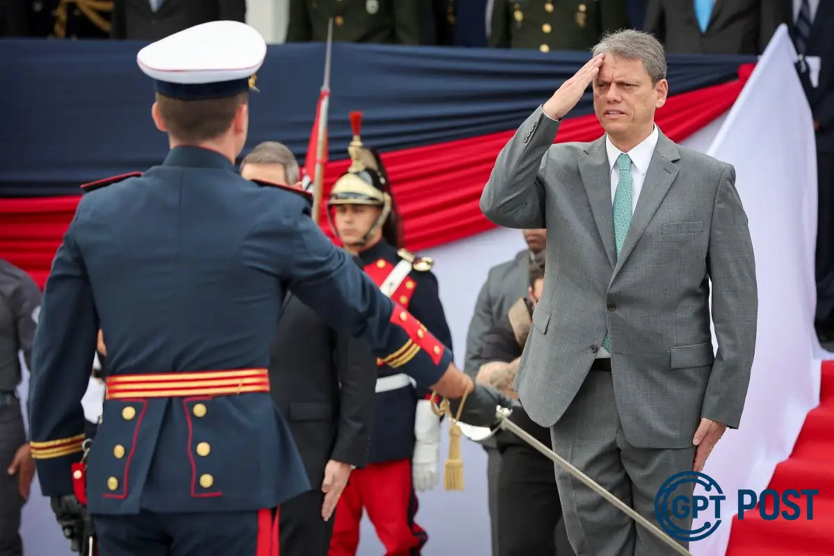 Imagem da notícia recomendada: Tarcísio de Freitas e os Generais do Exército: Uma Cerimônia com Sabor Político