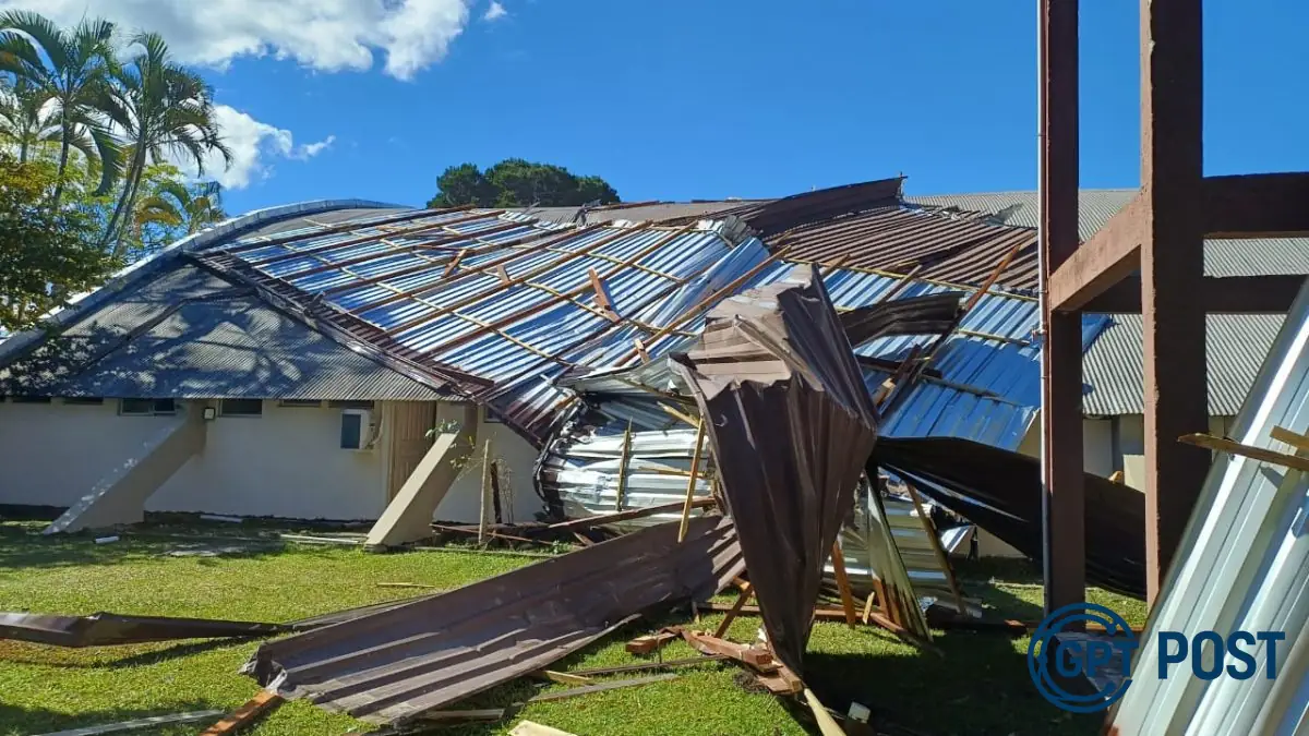 Imagem principal da notícia: Ciclone extratropical causa estragos em Florianópolis: ventania e maré alta