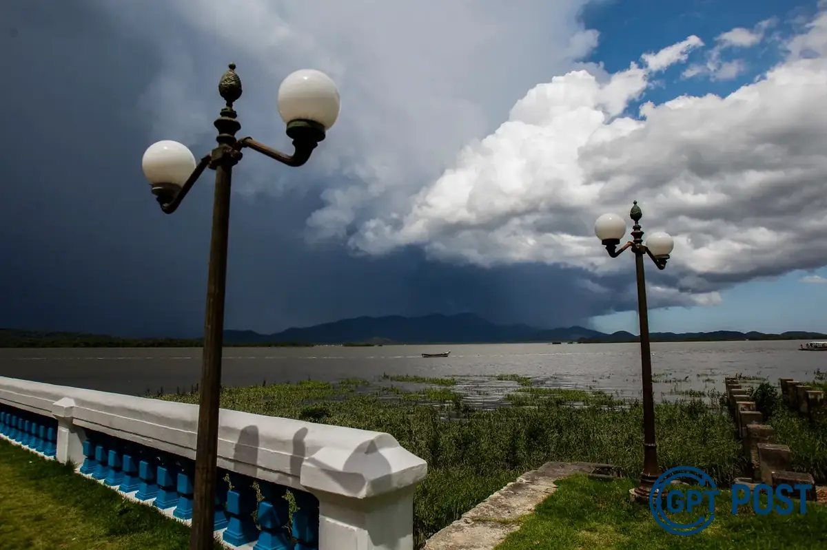 Imagem principal da notícia: Vento forte no Paraná: Alerta meteorológico para litoral e interior