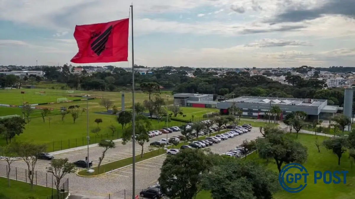 Imagem principal da notícia: Athletico Paranaense recruta padre para afastar azar: será que a benção resolve?