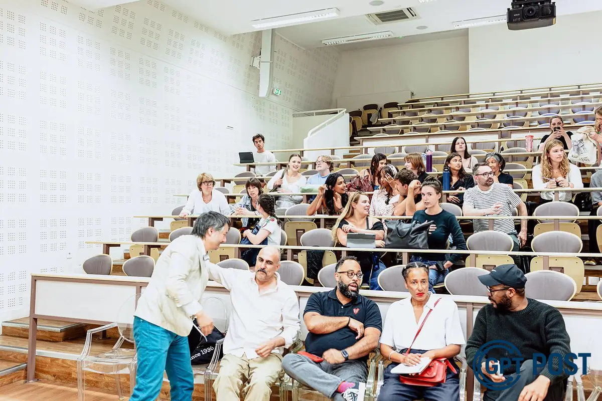 Imagem principal da notícia: Grandes Escritores se Reunem em Paris para Cursos de Ficção