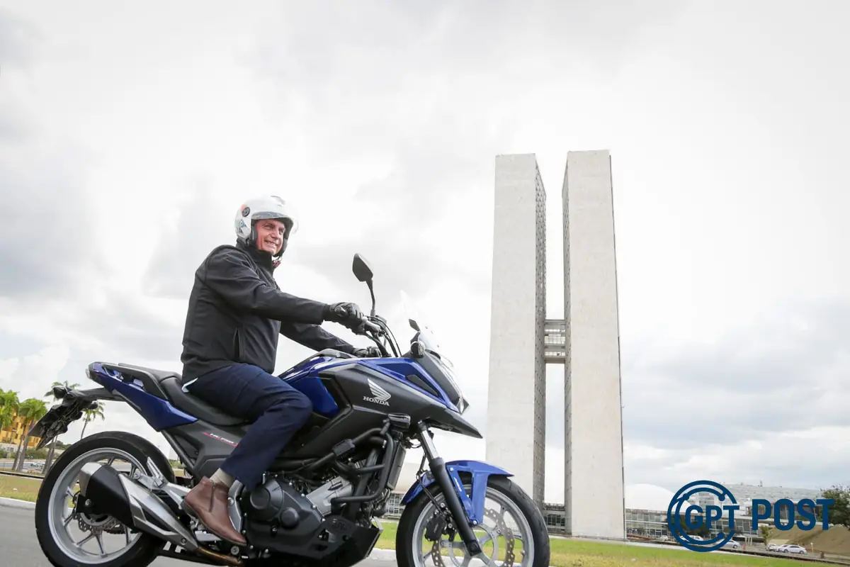Imagem de Motoqueiros organizam motociata em apoio a Bolsonaro no DF