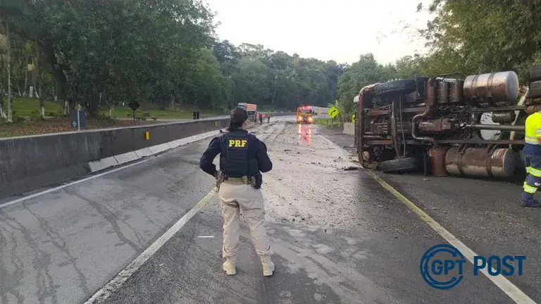 Imagem principal da notícia: Tragédia nas estradas: Acidentes com caminhões aumentam no Paraná