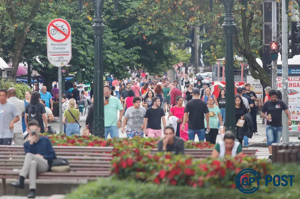 Imagem principal da notícia: Dia dos Pais aquece o comércio no Paraná: como as compras refletem nossa relação com os familiares