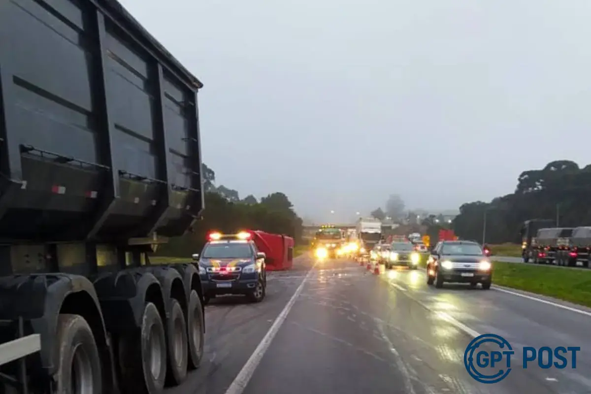 Imagem principal da notícia: Tragédia na BR-116: Acidente entre caminhões deixa um ferido e congestiona o Contorno Leste