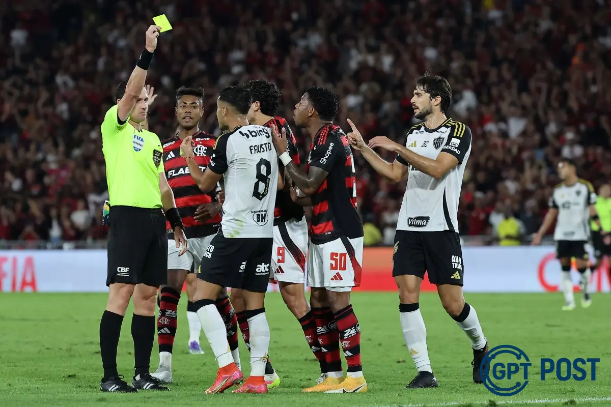 Imagem principal da notícia: Flamengo vence clássico com polêmica: VAR explica por que Fausto Vera não foi expulso