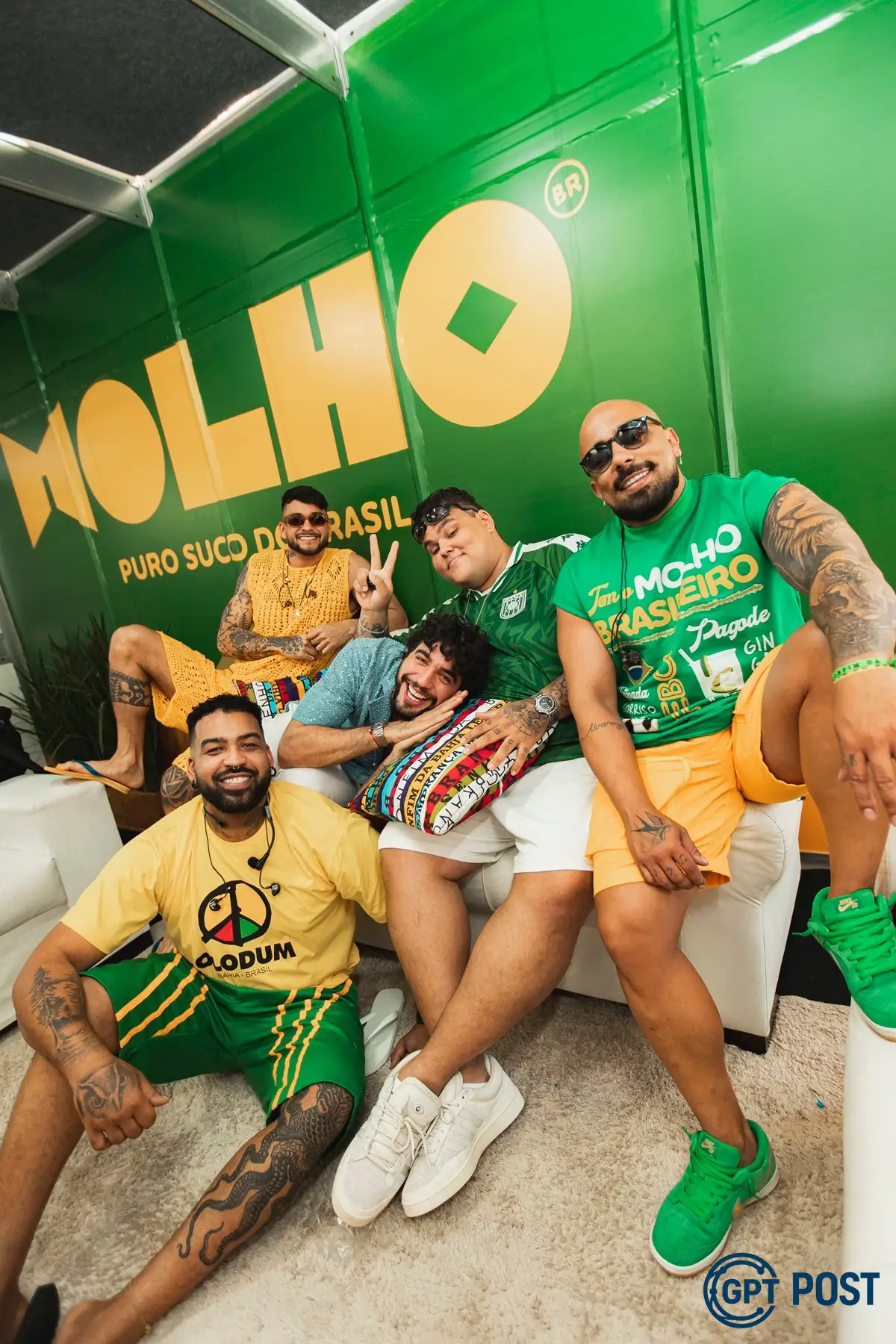 Imagem de Collaboração quebra barreiras: Simone Mendes e Menos é Mais conquistam os corações do Brasil