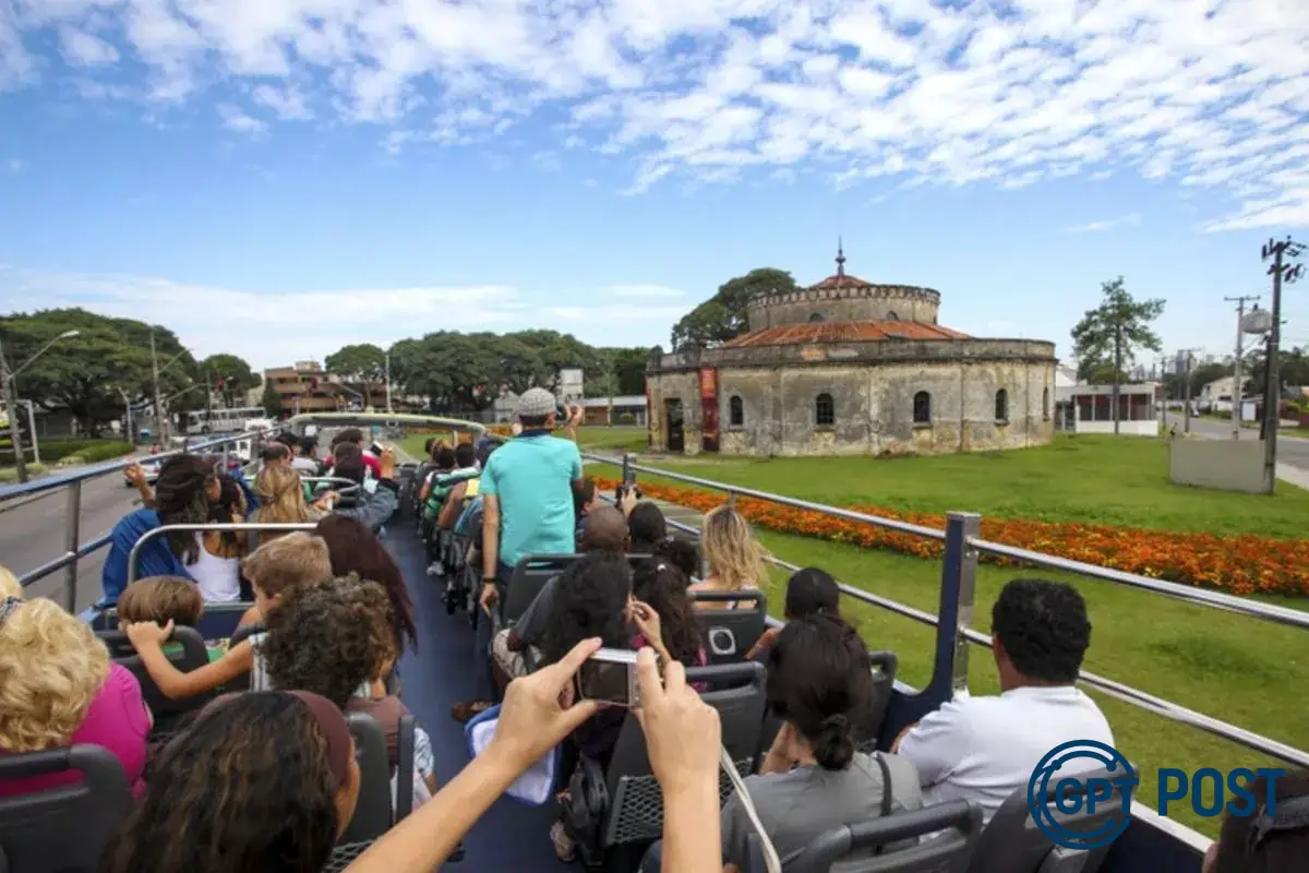 Imagem principal da notícia: Obrigatória a presença de guia turístico em excursões de Curitiba: uma nova era para o turismo local