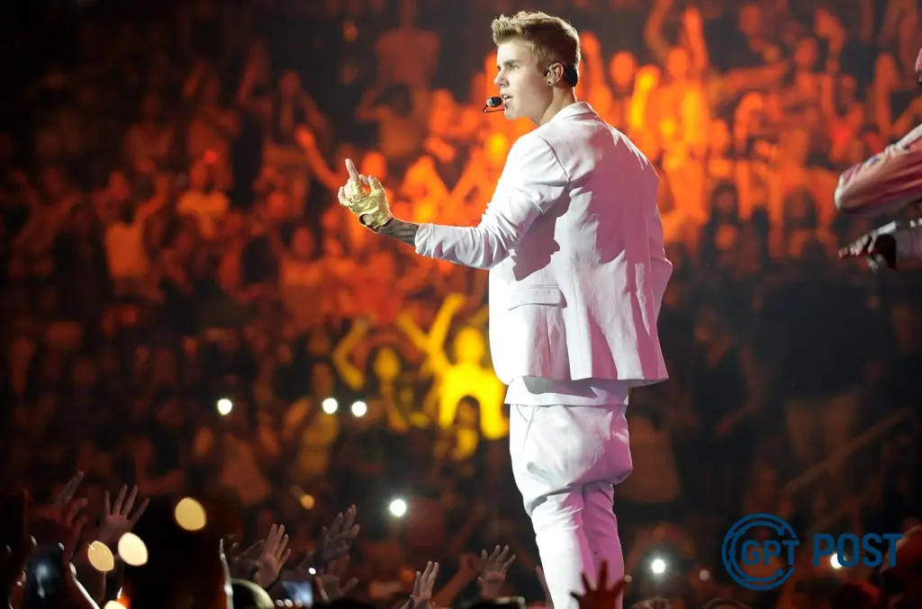 Imagem principal da notícia: Justin Bieber's Journeys Through Darkness: How His 'Journals' Album Transformed From Flop to Fan Favorite