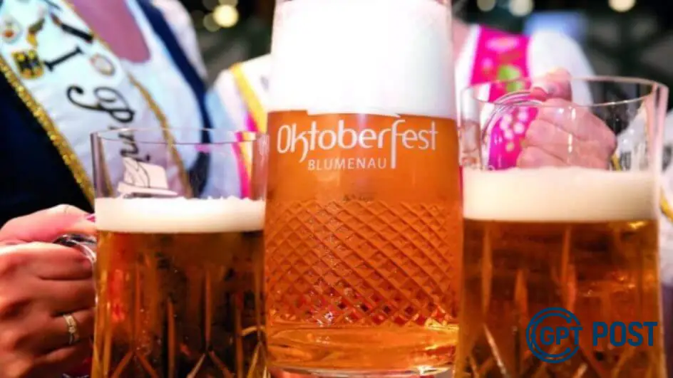 Imagem principal da notícia: Oktoberfest Blumenau facilita vida dos bebedores com combo de copos em embalagem