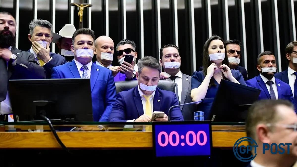 Imagem principal da notícia: Câmara ameaça suspender mandatos e Polícia Legislativa pode ser acionada