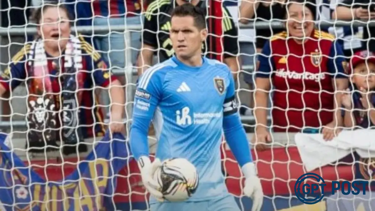 Imagem principal da notícia: Ex-goleiro do Cruzeiro brilha em penalty e leva Real Salt Lake à vitória na Leagues Cup
