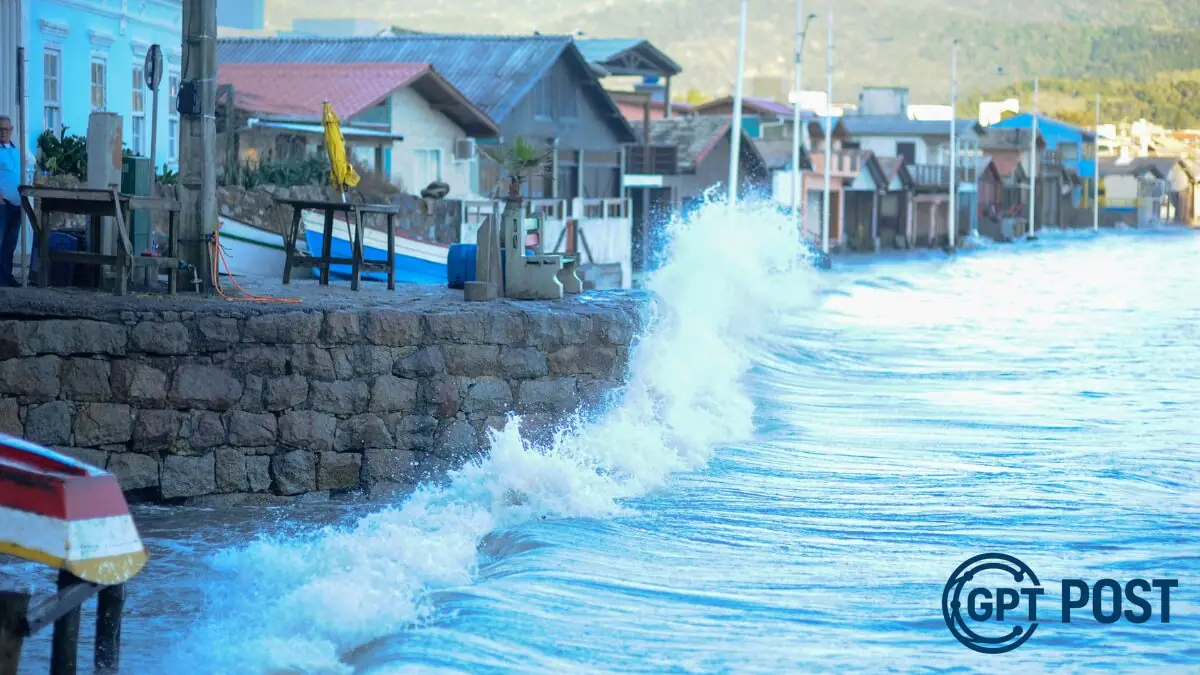Imagem principal da notícia: Ciclone extratropical traz frio extremo e ressaca a Santa Catarina