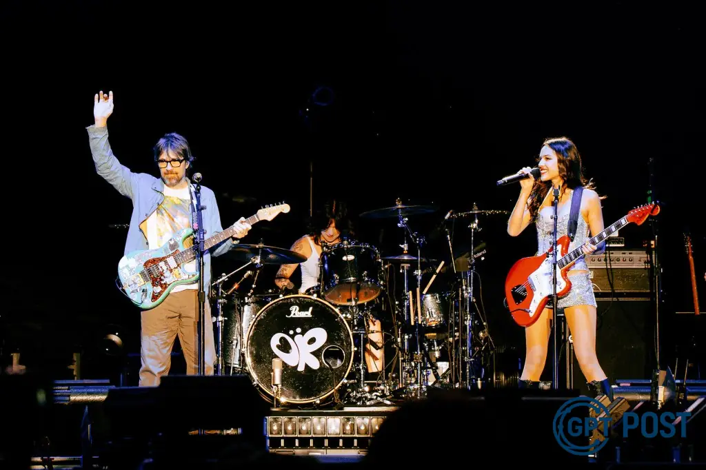 Imagem da notícia recomendada: Olivia Rodrigo fecha turnê com show histórico ao lado de Weezer, sua primeira banda ao vivo