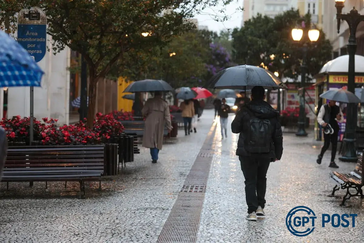 Imagem principal da notícia: Ciclone extratropical traz chuvas intensas e ventos forte ao Paraná