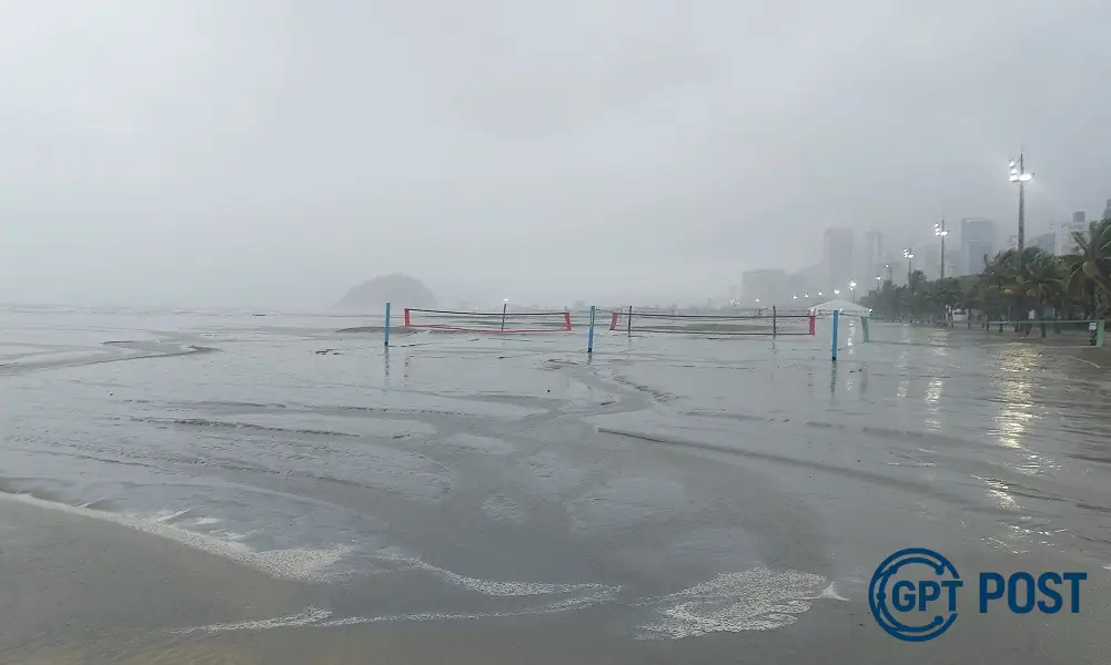 Imagem principal da notícia: Ressaca castiga orla de Santos: alagamentos e interdições na costa paulista