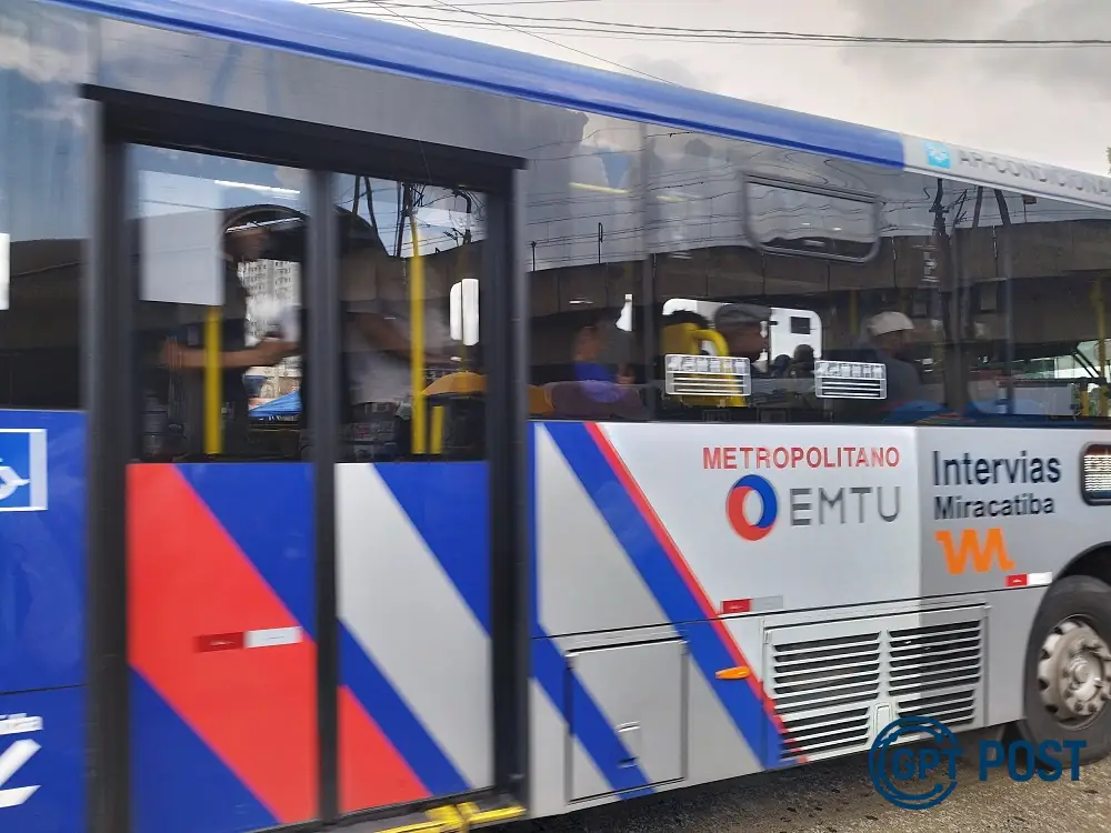 Imagem principal da notícia: Criminosos atacam ônibus em São Paulo: operadoras relatam mais de 500 casos de depredação