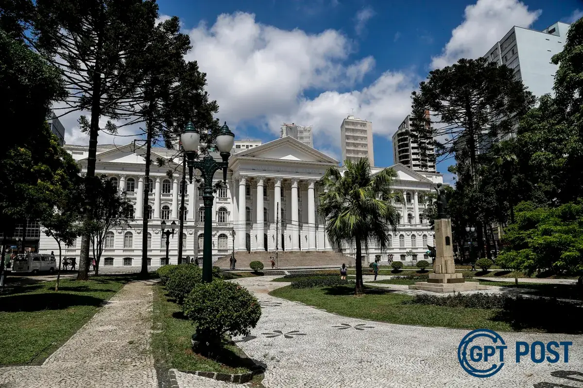 Imagem da notícia recomendada: UFPR abre 901 vagas para transferência e convida alunos a sonharem mais alto