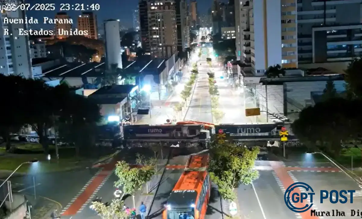 Imagem de Acidente entre ônibus e trem em Curitiba: vídeo revela momento da colisão
